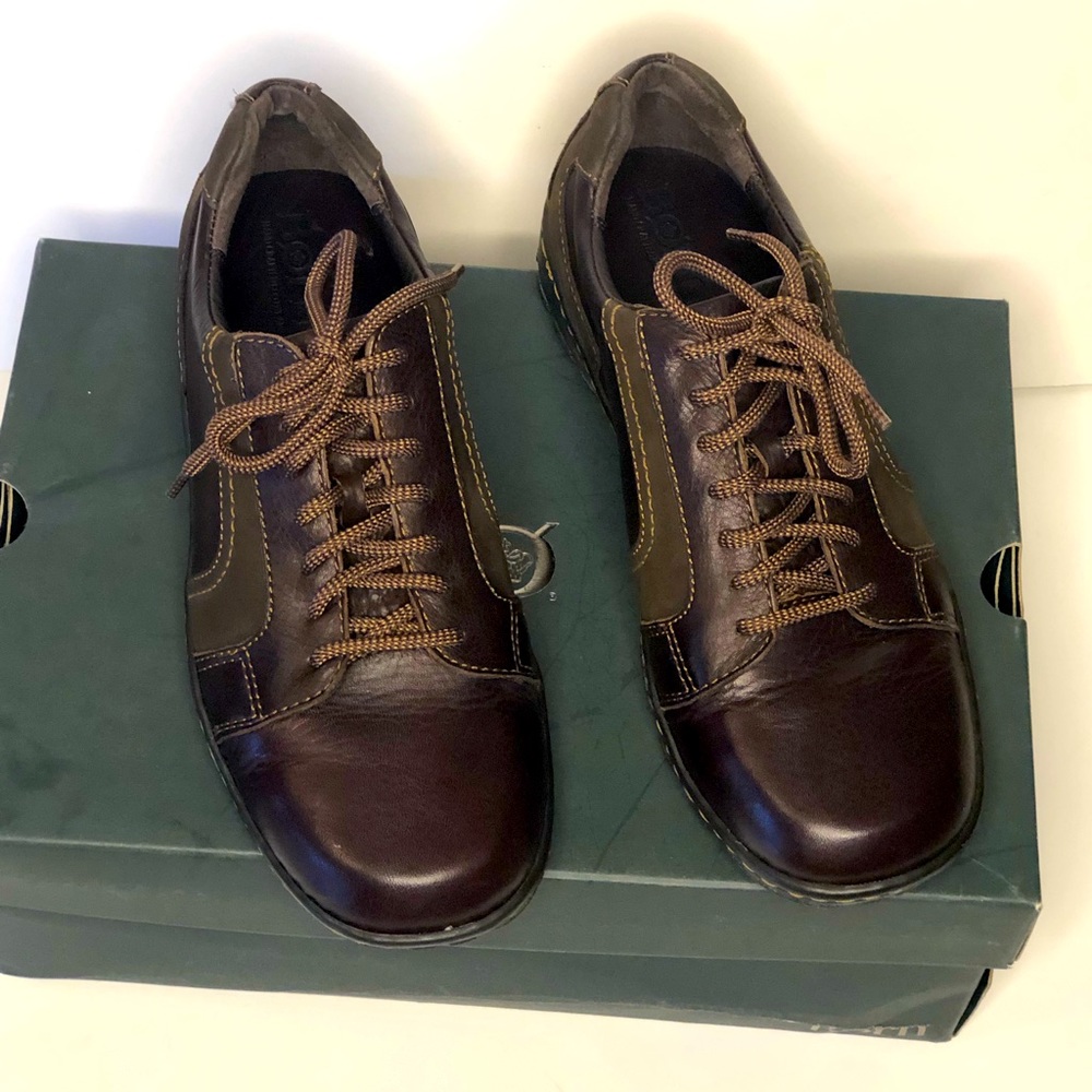 Born men’s lace up sneakers size 9.5 mahogany EUC, Druze
